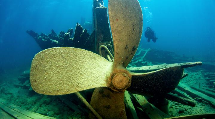 photo of sunken ship